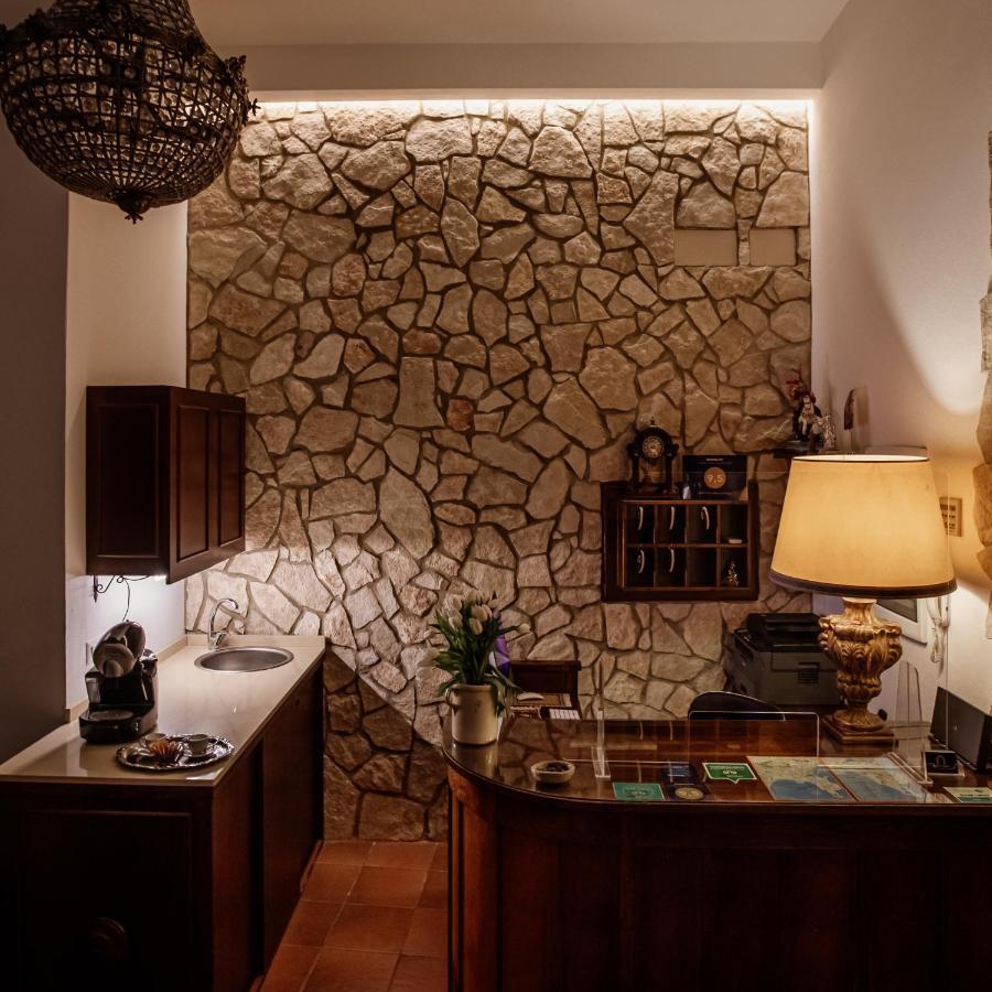 Palazzo Giunta - Porta Marina Ortigia Bed & Breakfast Сиракуза Екстериор снимка