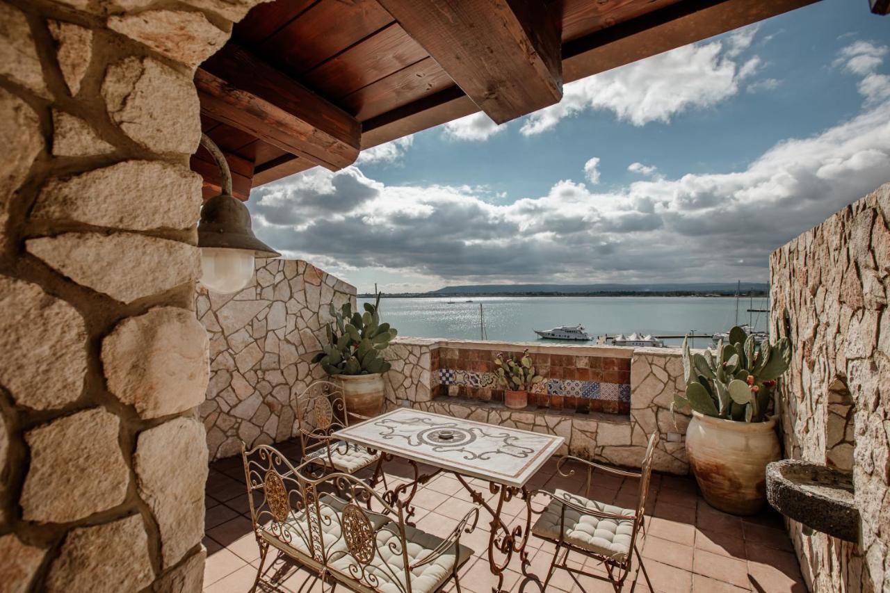 Palazzo Giunta - Porta Marina Ortigia Bed & Breakfast Сиракуза Екстериор снимка