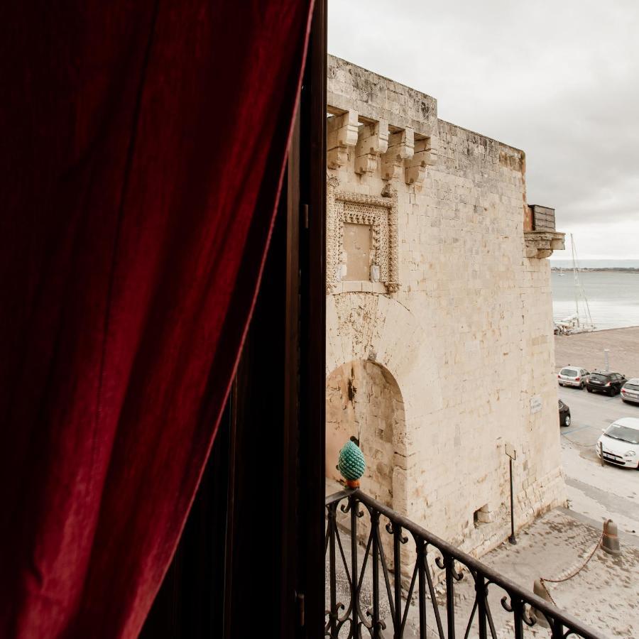 Palazzo Giunta - Porta Marina Ortigia Bed & Breakfast Сиракуза Екстериор снимка