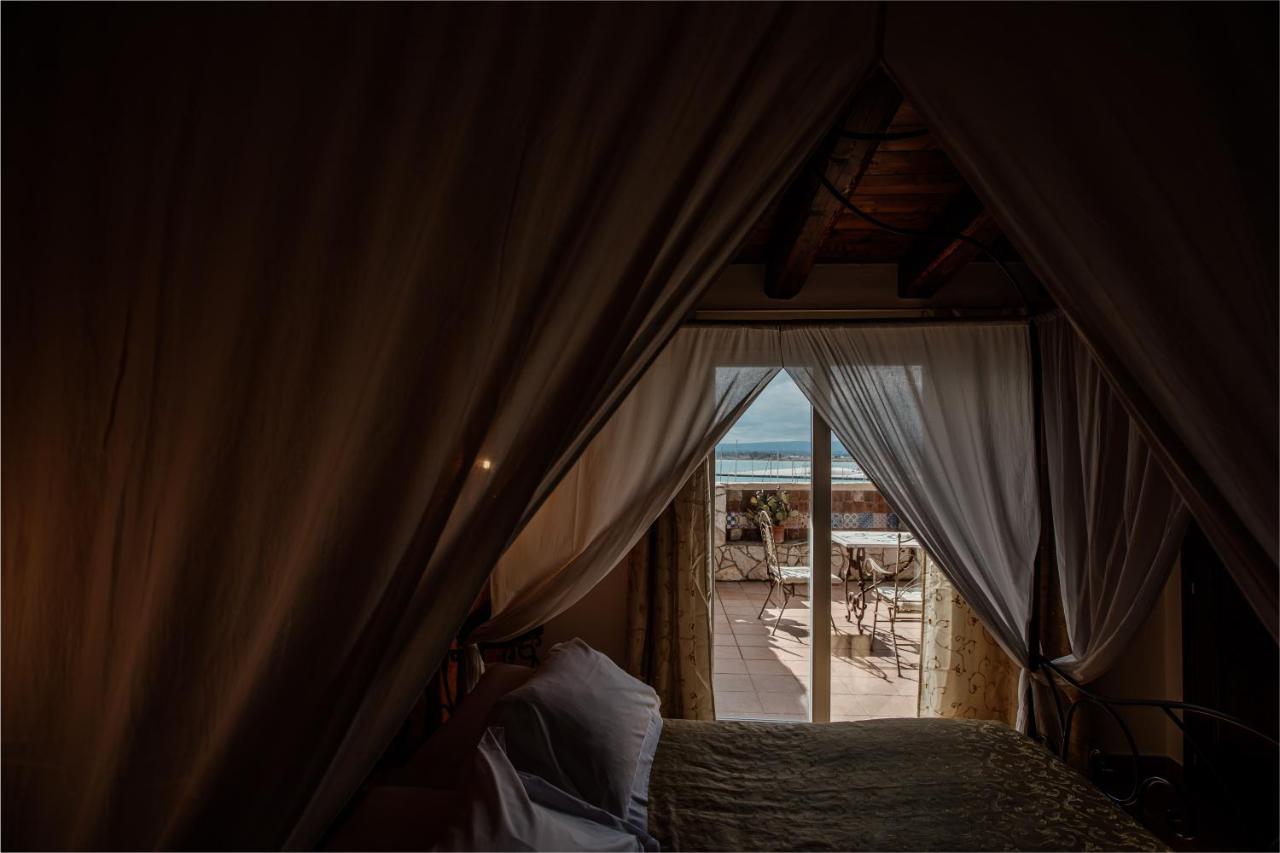 Palazzo Giunta - Porta Marina Ortigia Bed & Breakfast Сиракуза Екстериор снимка