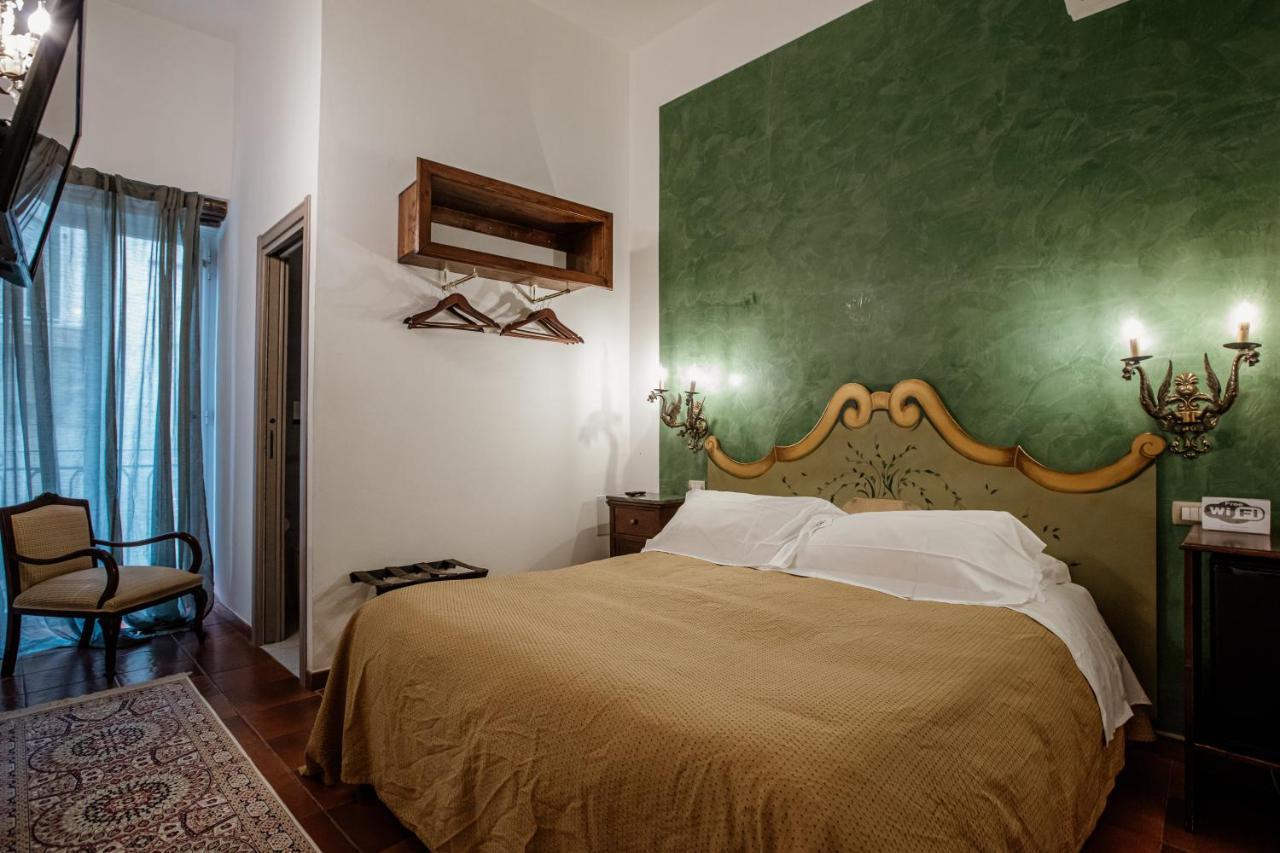 Palazzo Giunta - Porta Marina Ortigia Bed & Breakfast Сиракуза Екстериор снимка