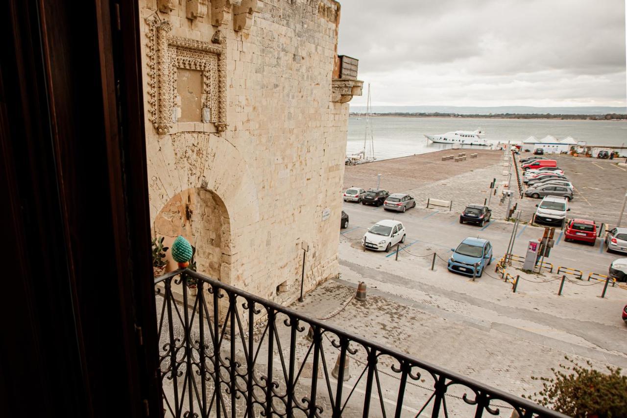 Palazzo Giunta - Porta Marina Ortigia Bed & Breakfast Сиракуза Екстериор снимка