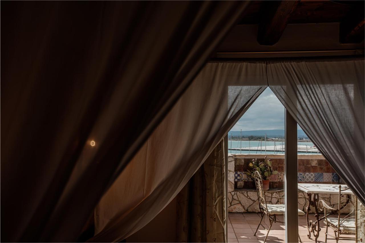 Palazzo Giunta - Porta Marina Ortigia Bed & Breakfast Сиракуза Екстериор снимка