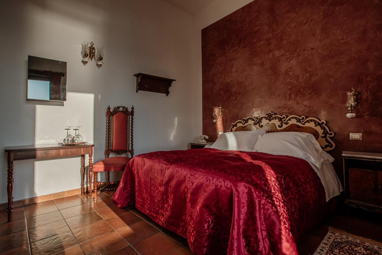 Palazzo Giunta - Porta Marina Ortigia Bed & Breakfast Сиракуза Екстериор снимка