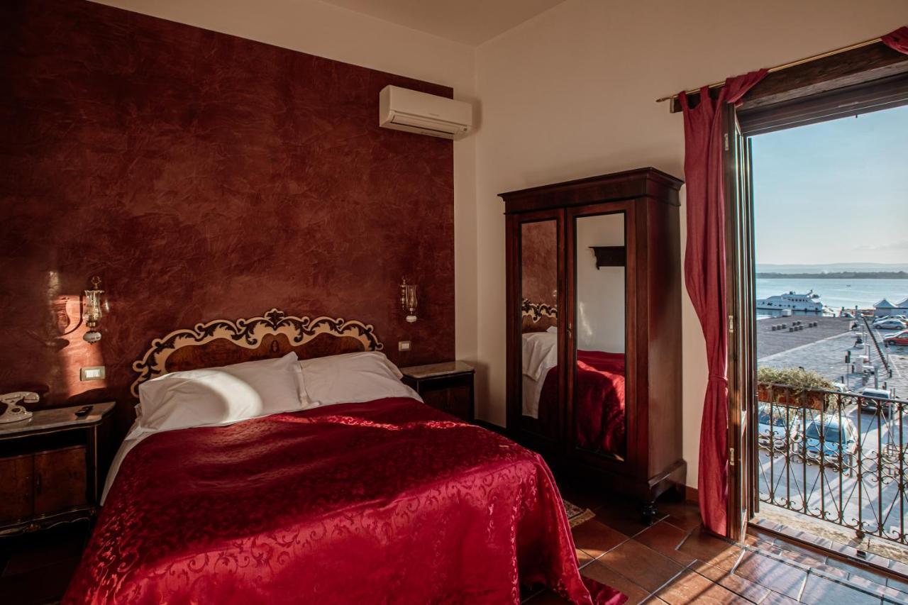 Palazzo Giunta - Porta Marina Ortigia Bed & Breakfast Сиракуза Екстериор снимка