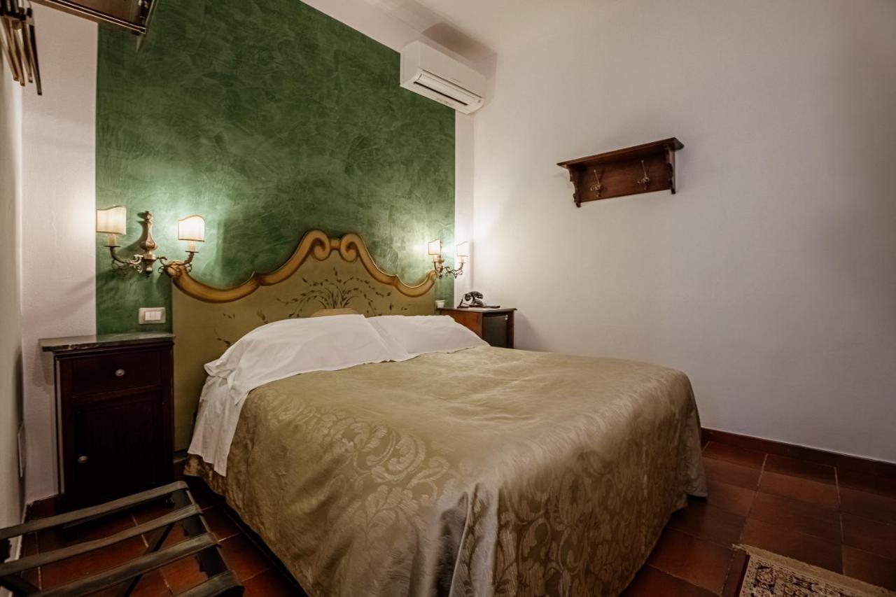 Palazzo Giunta - Porta Marina Ortigia Bed & Breakfast Сиракуза Екстериор снимка