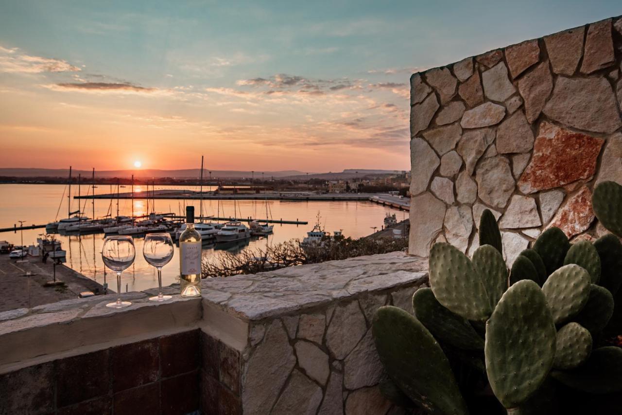 Palazzo Giunta - Porta Marina Ortigia Bed & Breakfast Сиракуза Екстериор снимка