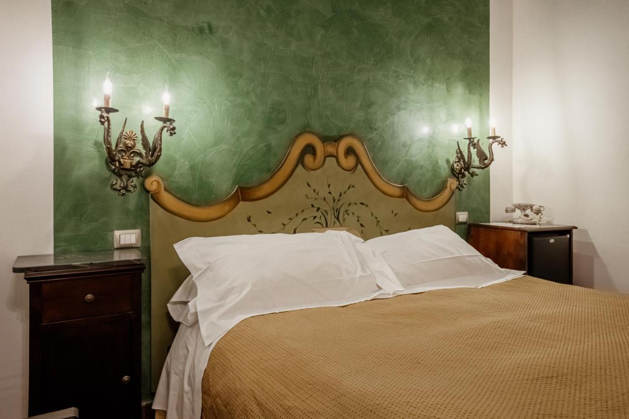 Palazzo Giunta - Porta Marina Ortigia Bed & Breakfast Сиракуза Екстериор снимка