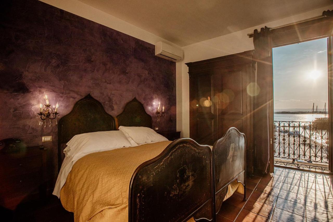 Palazzo Giunta - Porta Marina Ortigia Bed & Breakfast Сиракуза Екстериор снимка