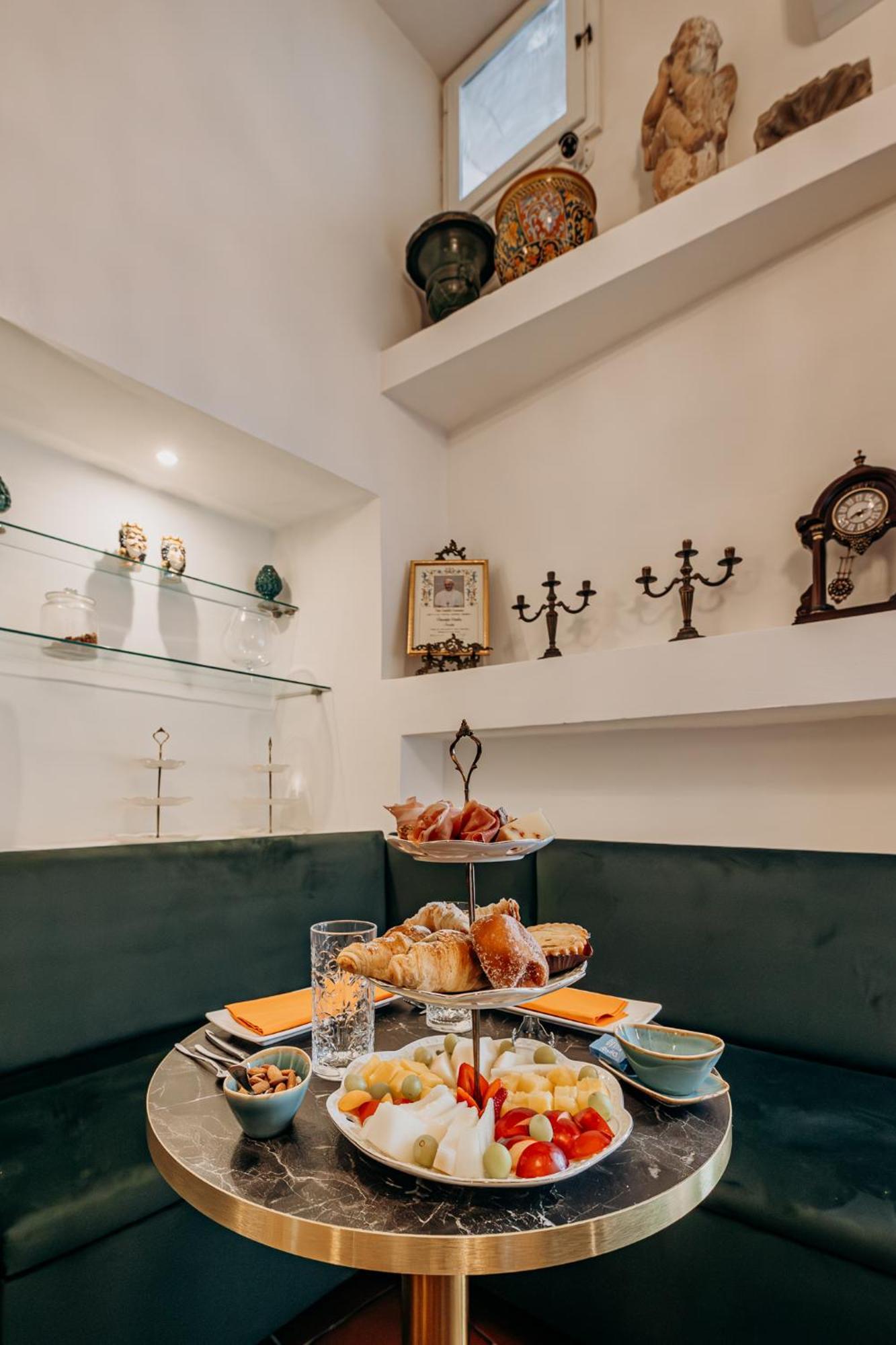 Palazzo Giunta - Porta Marina Ortigia Bed & Breakfast Сиракуза Екстериор снимка