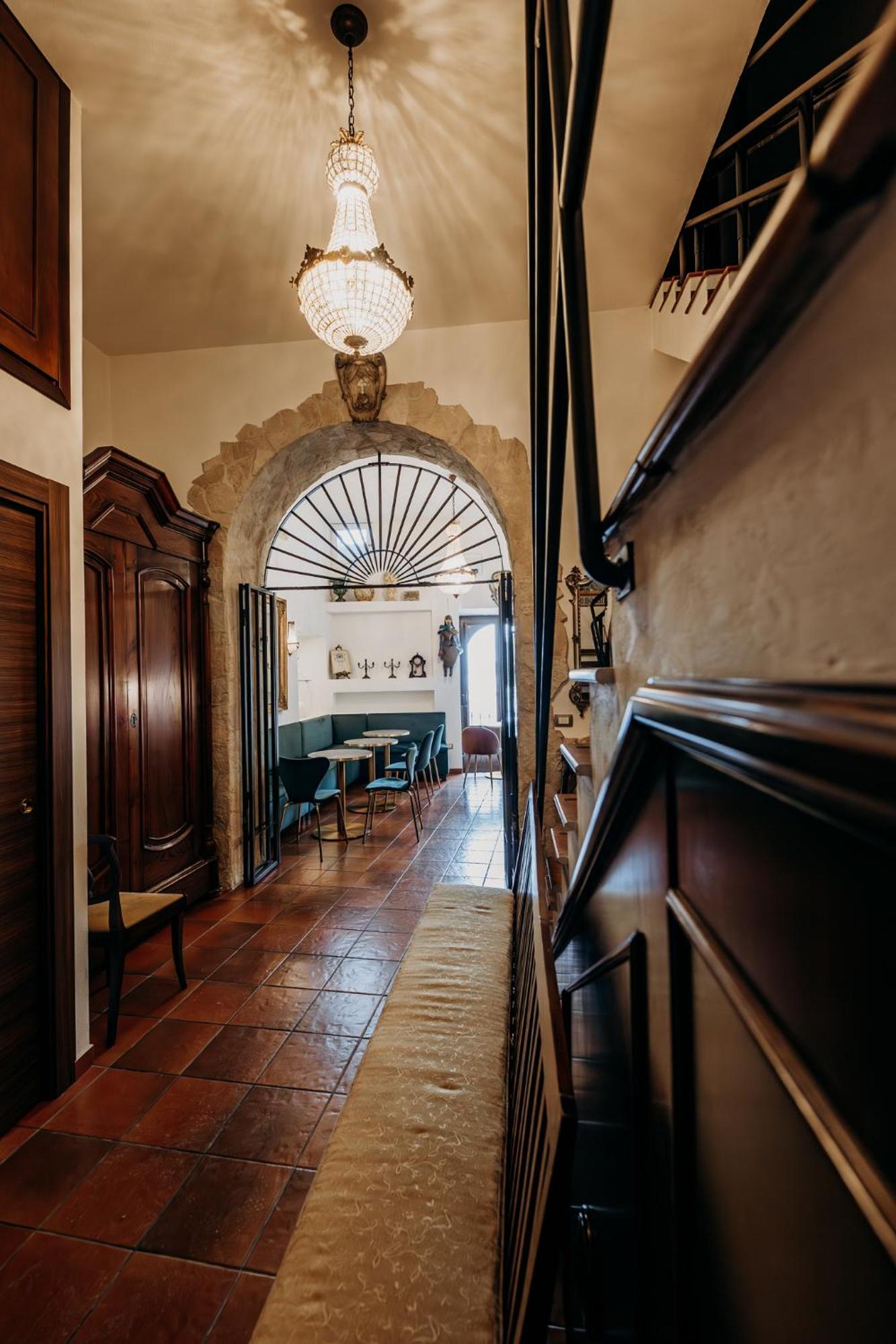 Palazzo Giunta - Porta Marina Ortigia Bed & Breakfast Сиракуза Екстериор снимка