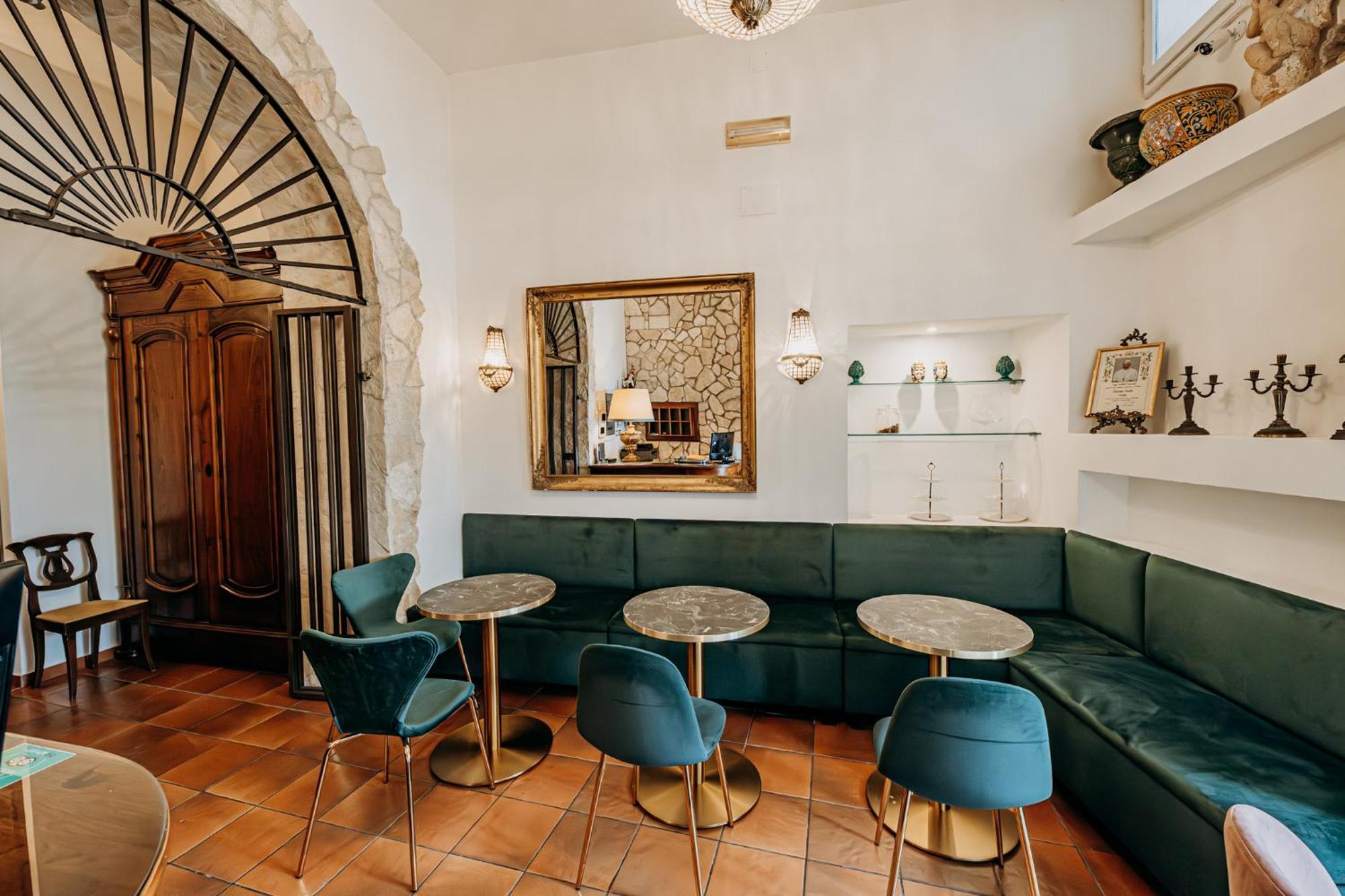 Palazzo Giunta - Porta Marina Ortigia Bed & Breakfast Сиракуза Екстериор снимка