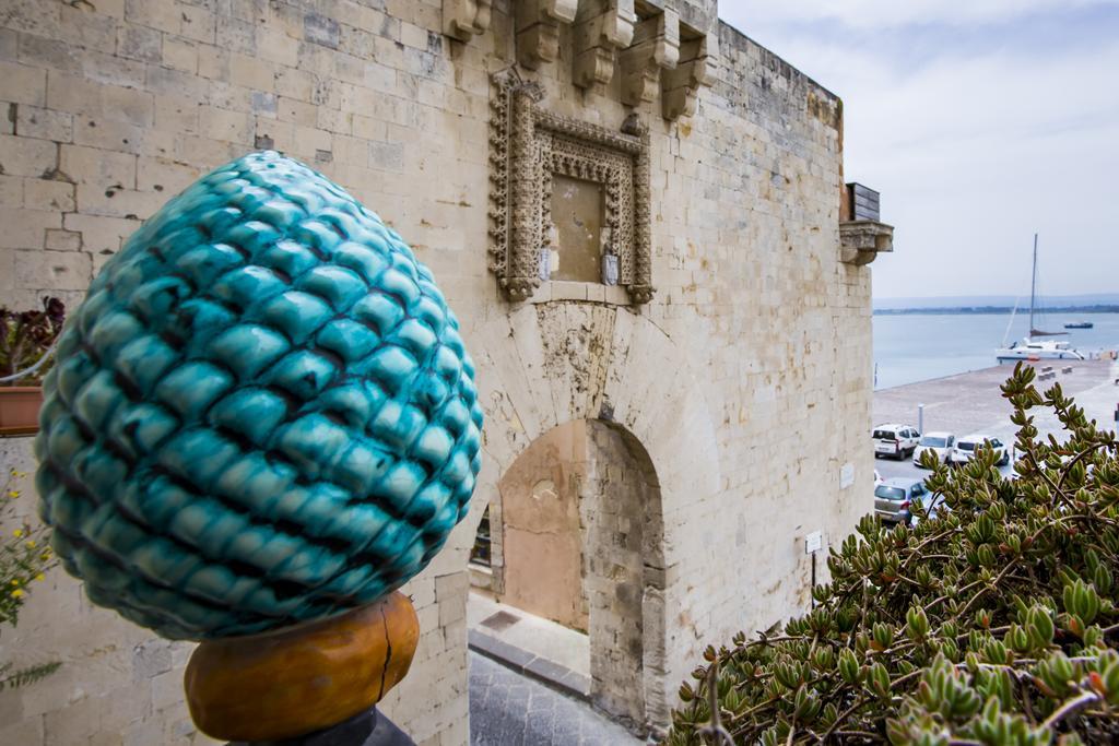 Palazzo Giunta - Porta Marina Ortigia Bed & Breakfast Сиракуза Екстериор снимка