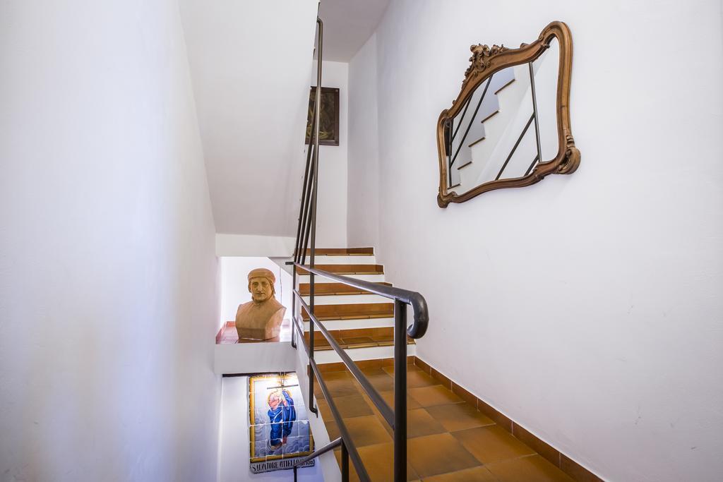 Palazzo Giunta - Porta Marina Ortigia Bed & Breakfast Сиракуза Екстериор снимка