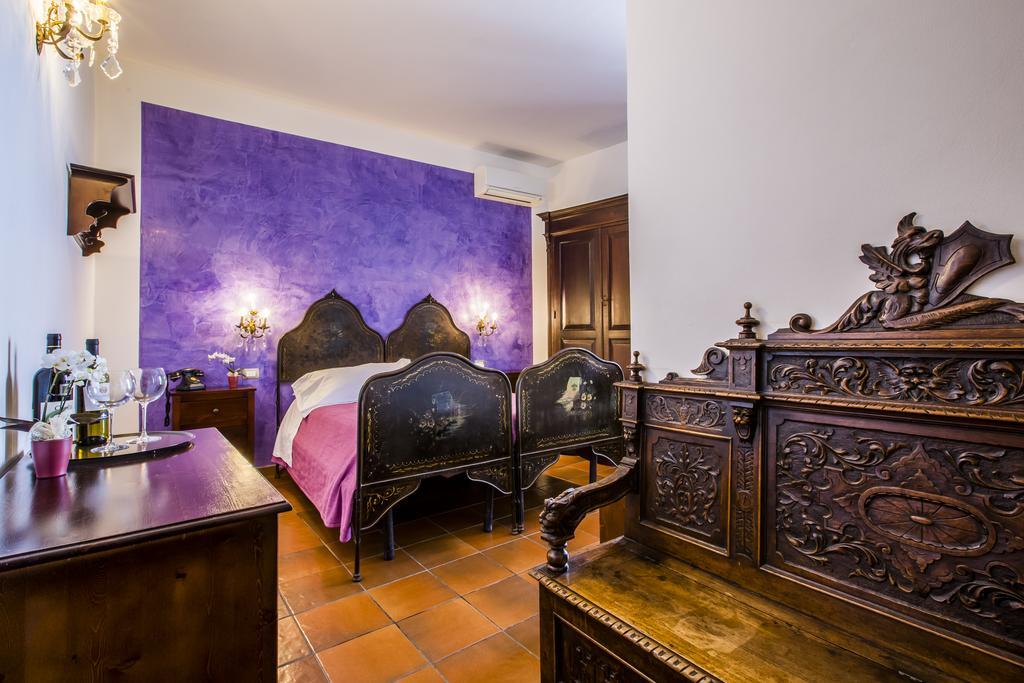 Palazzo Giunta - Porta Marina Ortigia Bed & Breakfast Сиракуза Екстериор снимка